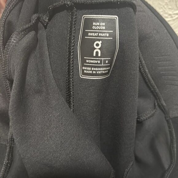 On Cloud Running Sweat Pants Joggers Black Size Small - Picture 8 of 11